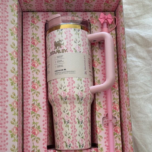 NWT Stanley x LoveShackFancy Blooming Heirloom Quencher H2.0 Tumbler 40 oz. - Picture 2 of 9